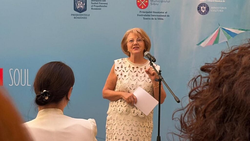 Astrid Fodor la deschidere FITS/Foto: turnulsfatului.ro