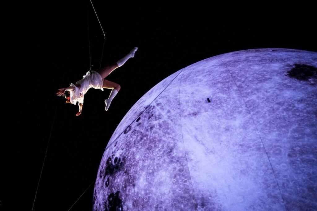 calatorie prin sfera Compagnia Luca Piallini