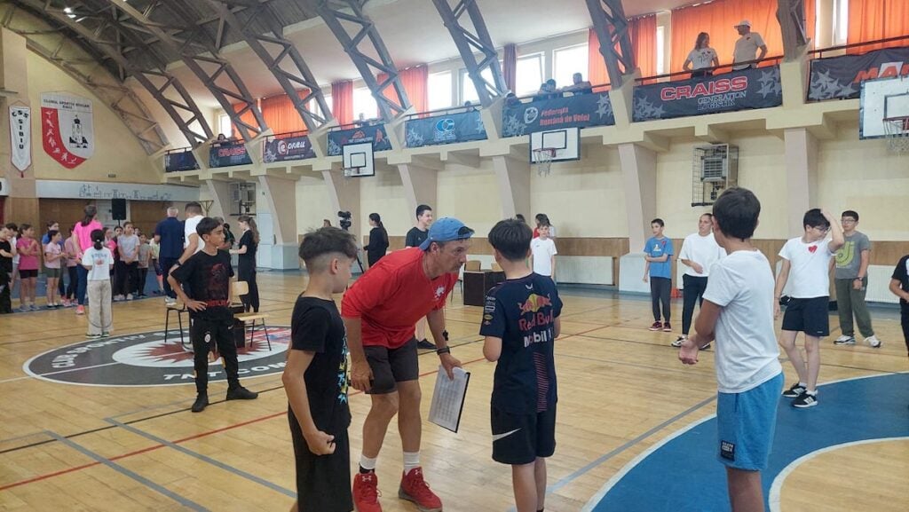 competitia de sarit coarda13