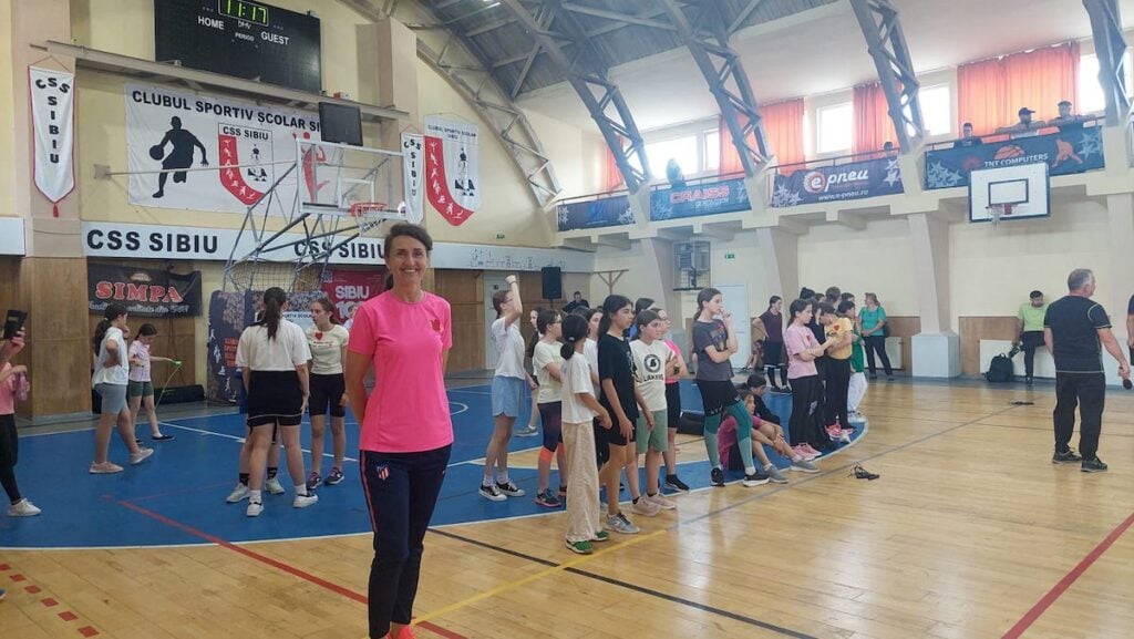 competitia de sarit coarda15
