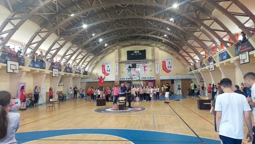 competitia de sarit coarda18