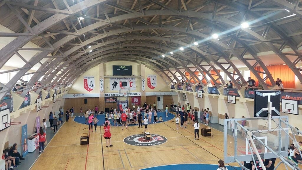 competitia de sarit coarda22