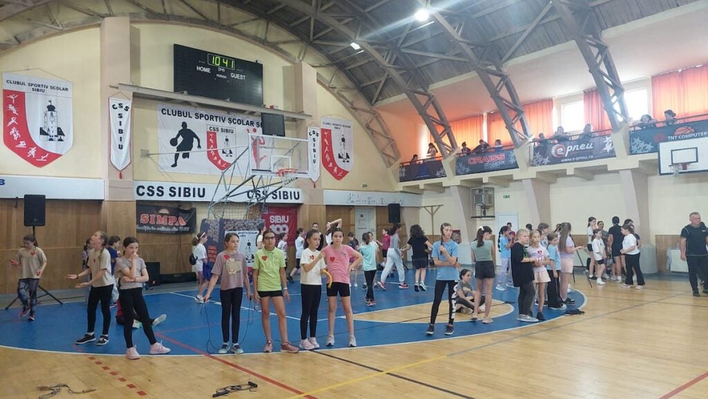 competitia de sarit coarda25