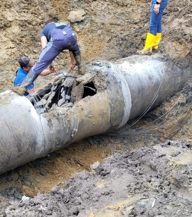 Avaria produsă în după-amiaza zilei de 31 mai 2026 a oprit complet livrarea apei către Uzina de Apă Sibiu. Sursa foto: Apele Române