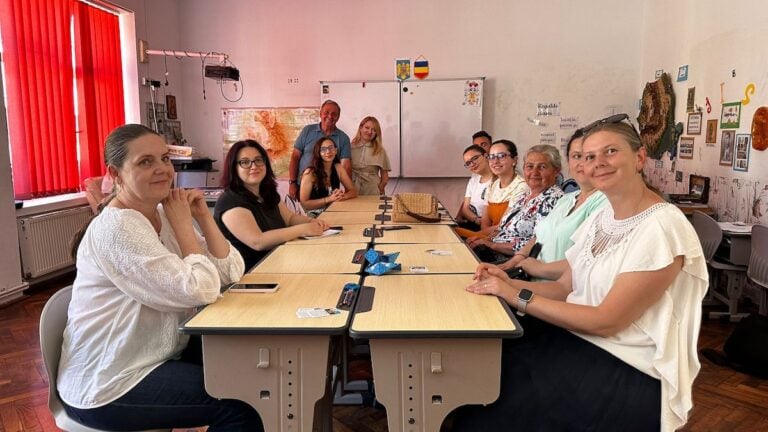Întâlnirea profesorilor mentori și ai studenților de la Cârța. Foto principală: Bogdan Brylynski / Foto interior - Alina Mag