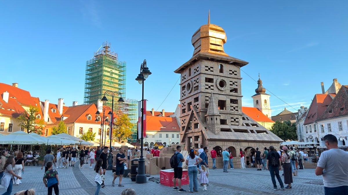 Construcția a fost ridicată cu ajutorul sibienilor/Foto: turnulsfatului.ro