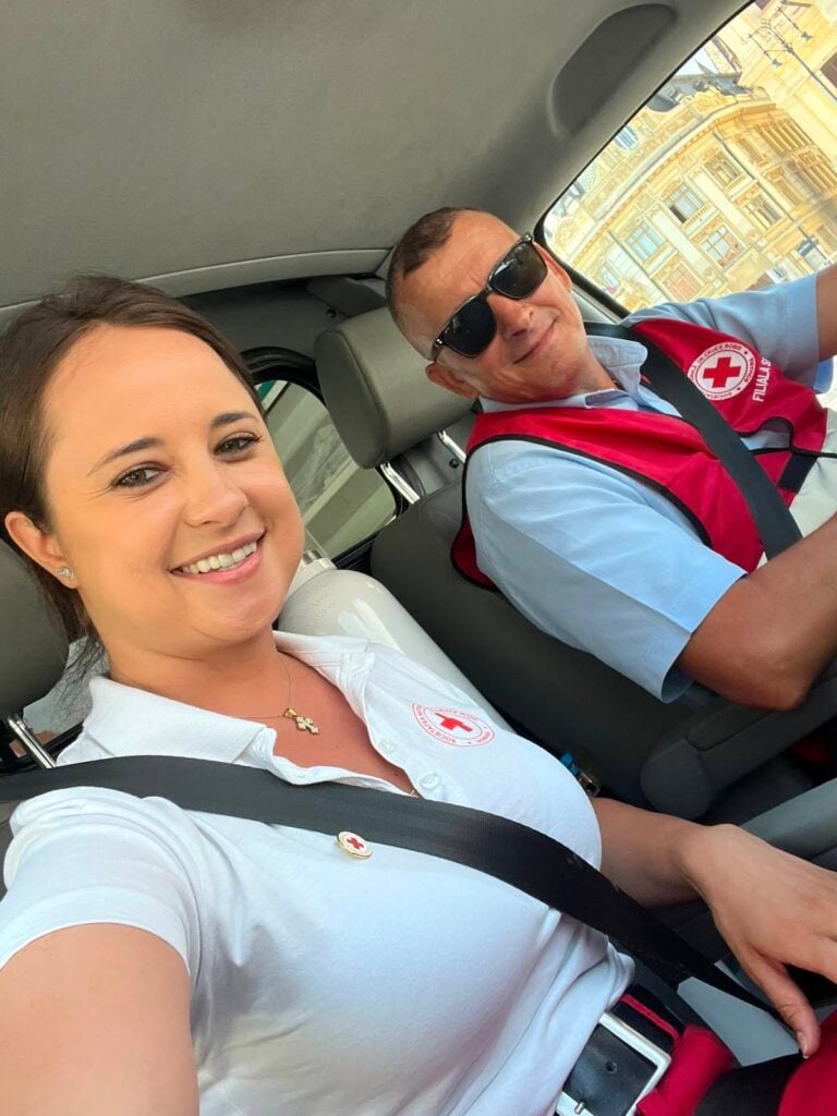 Crucea rosie ambulanta3