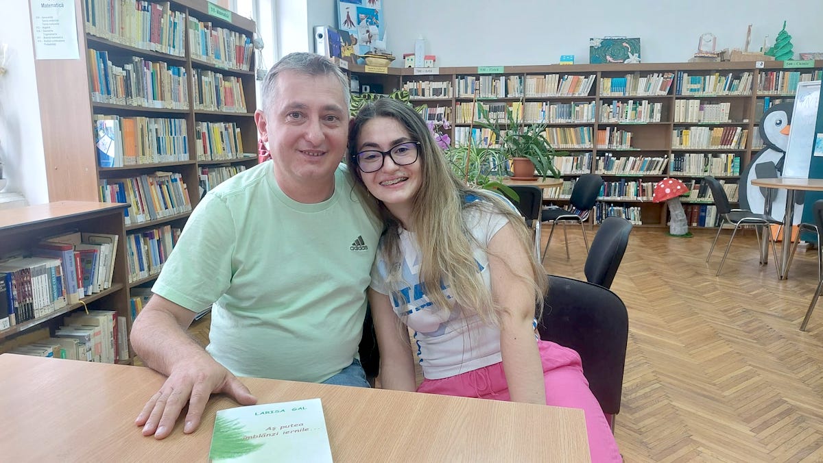 Larisa Gal (foto dreapta) alături de tatăl ei Lucian Gal. Foto: turnulsfatului.ro