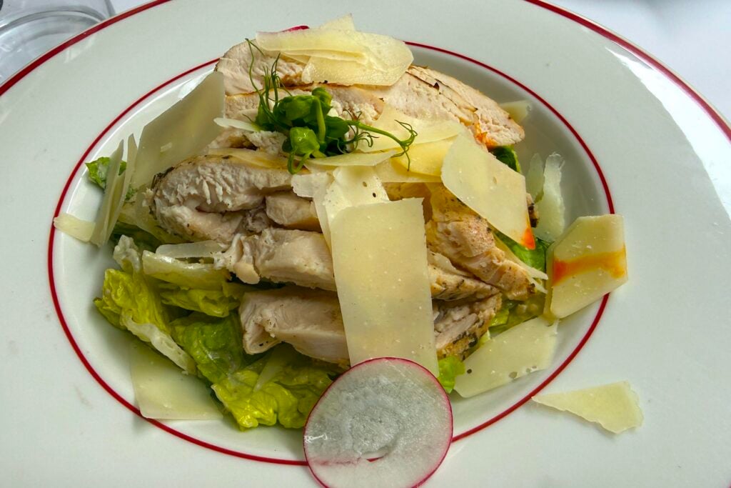 Salată Caesar, la Blur. Foto: turnulsfatului.ro