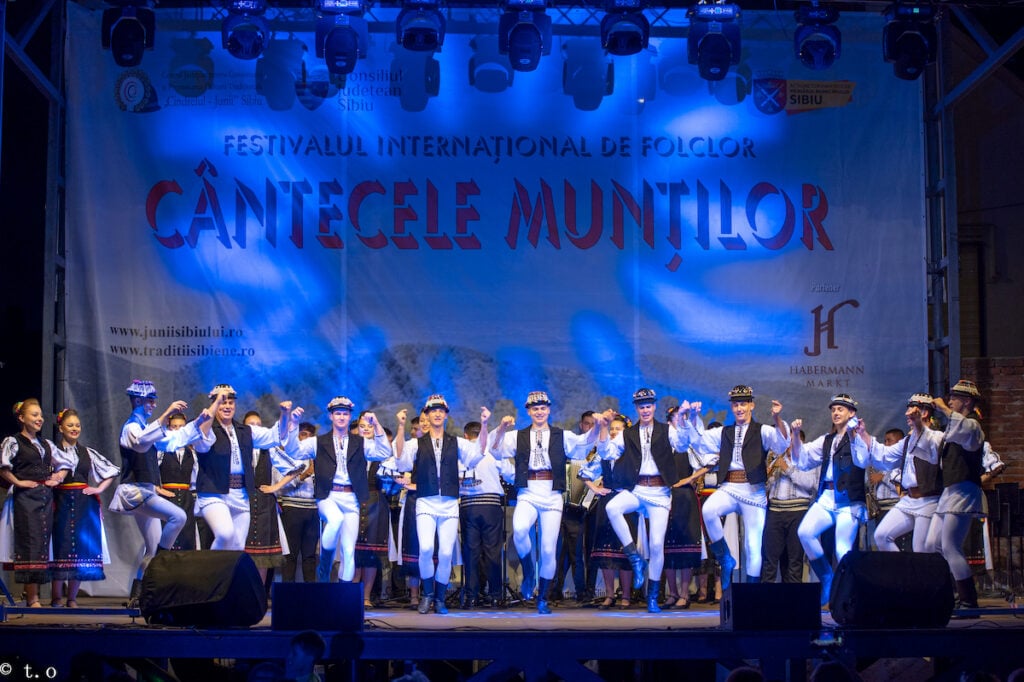 cantecele muntilor foto junii2