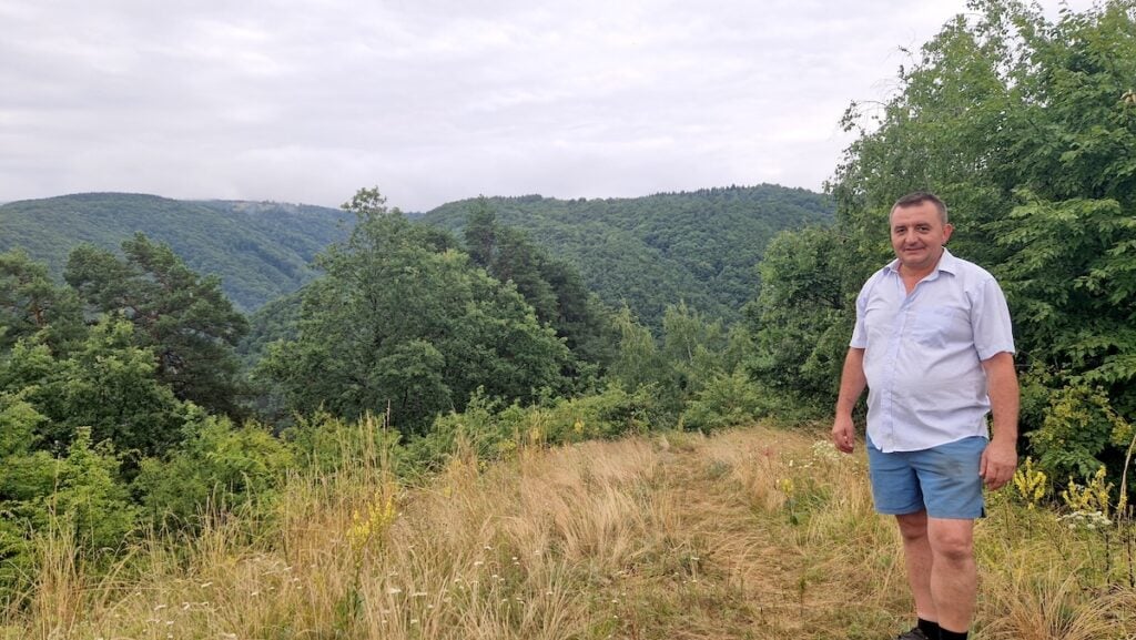 Așa arată zona din proximitatea turnului în realitate