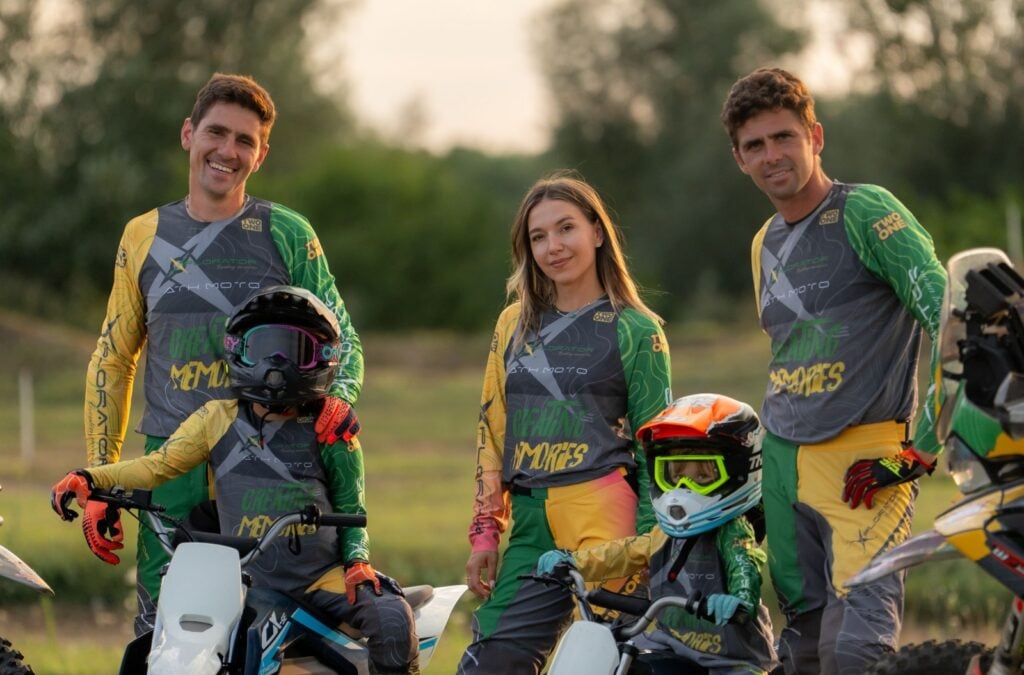 Jiulian Răduță, soția sa, Sorina Sandu, și fratele său, Julian Răduță. Foto: Red Bull Romaniacs