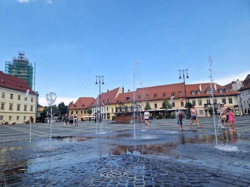 În cursul zilei de marți, jeturile de apă aveau oarecare prestanță. Au funcționat trei zile. Foto: turnulsfatului.ro