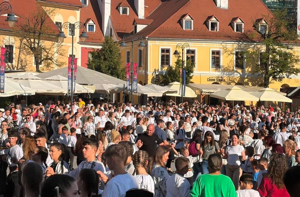 flash mob junii sibiului piata mica1