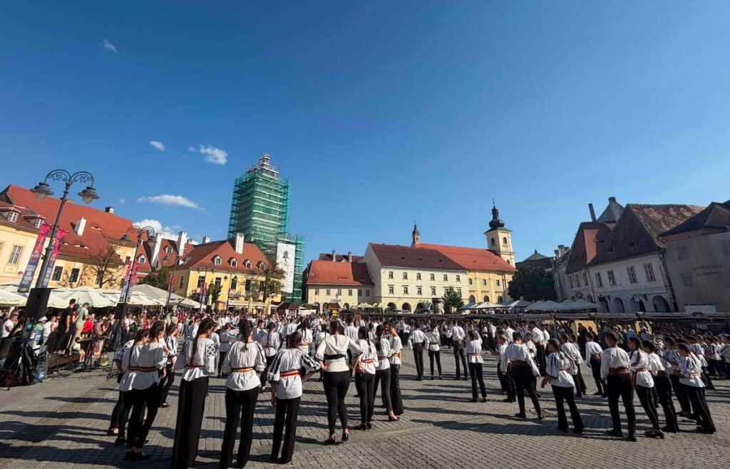 flash mob junii sibiului piata mica9