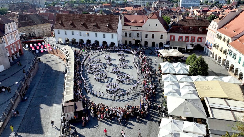 Flashmob în centrul Sibiului/Foto: Junii Sibiului