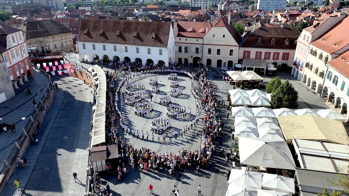 Flashmob în centrul Sibiului/Foto: Junii Sibiului