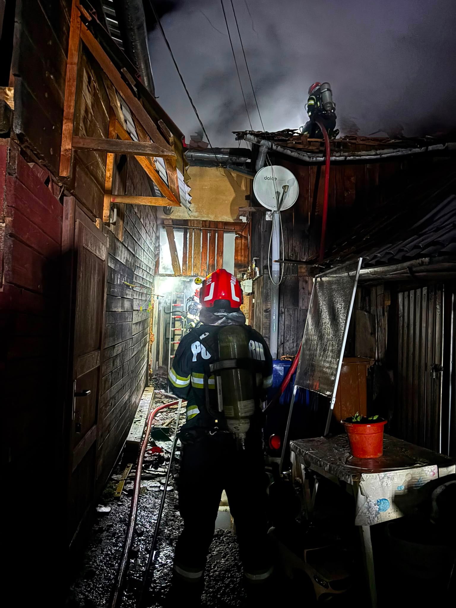incendiu casa pompieri