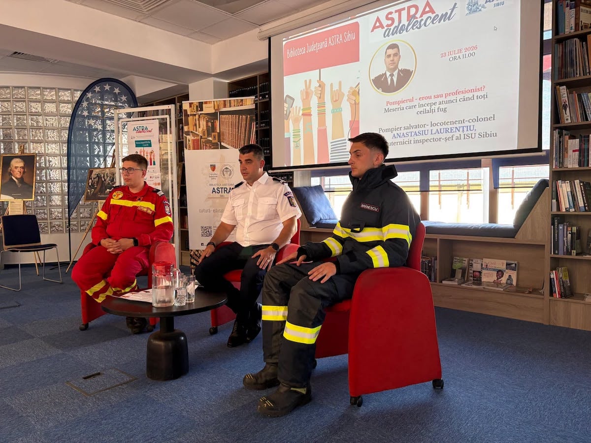 Reprezentanți ai ISU Sibiu au vorbit despre meseria lor în fața tinerilor/Foto: Biblioteca Astra Sibiu/Facebook