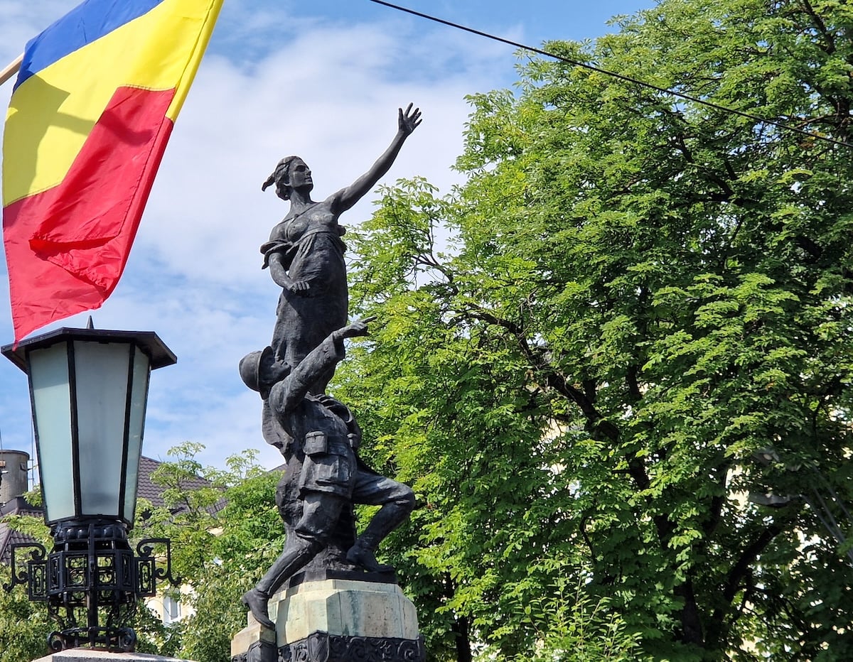 monument victoriei