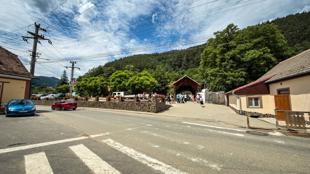 pod acoperit gura raului, ambulanta monumente (14)