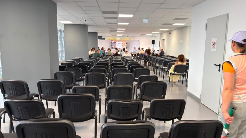 Sub 30 de sibieni au participat la discuții. Foto: turnulsfatului.ro