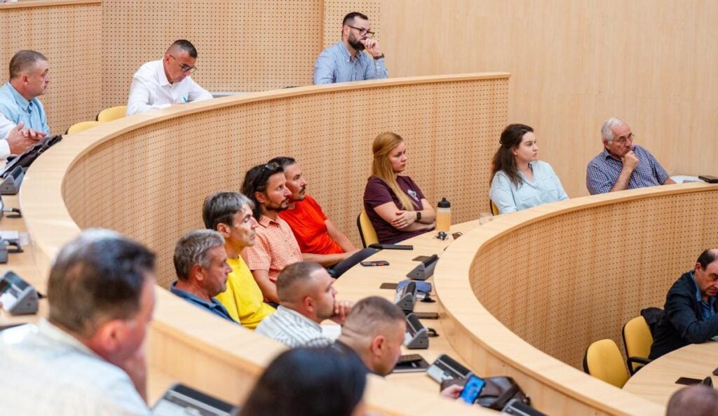 sesiune de informare conflicte oameni ursi publicitate foto CJ12