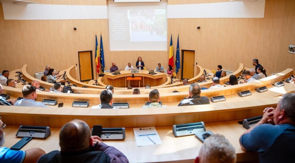 sesiune de informare conflicte oameni ursi publicitate foto CJ8