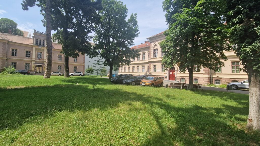 spatiu verde parculet comunitar