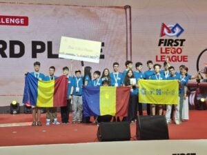 Echipa Gear Maniacs Jr, pe podium în China. Foto: Mihaela Hadăr, profesor coordonator