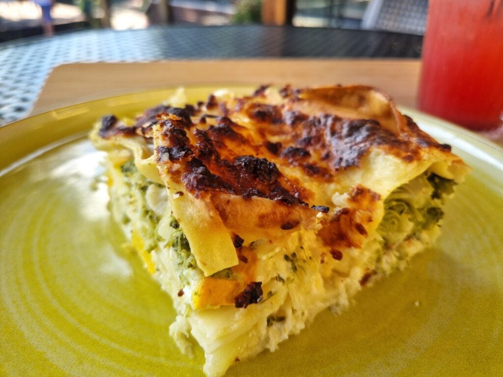 Lasagna vegetariană la Agora Grâu. Foto: turnulsfatului.ro