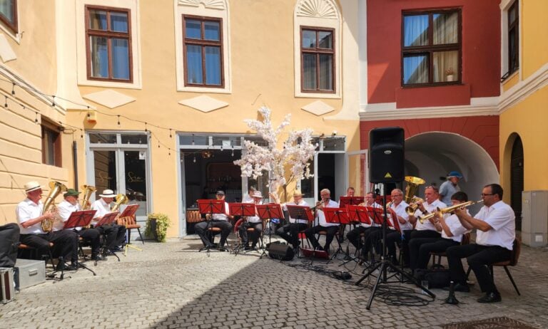 Fanfara Siebenbürger Trachtenkapelle Göppingen din Germania. Foto: turnulsfatului.ro