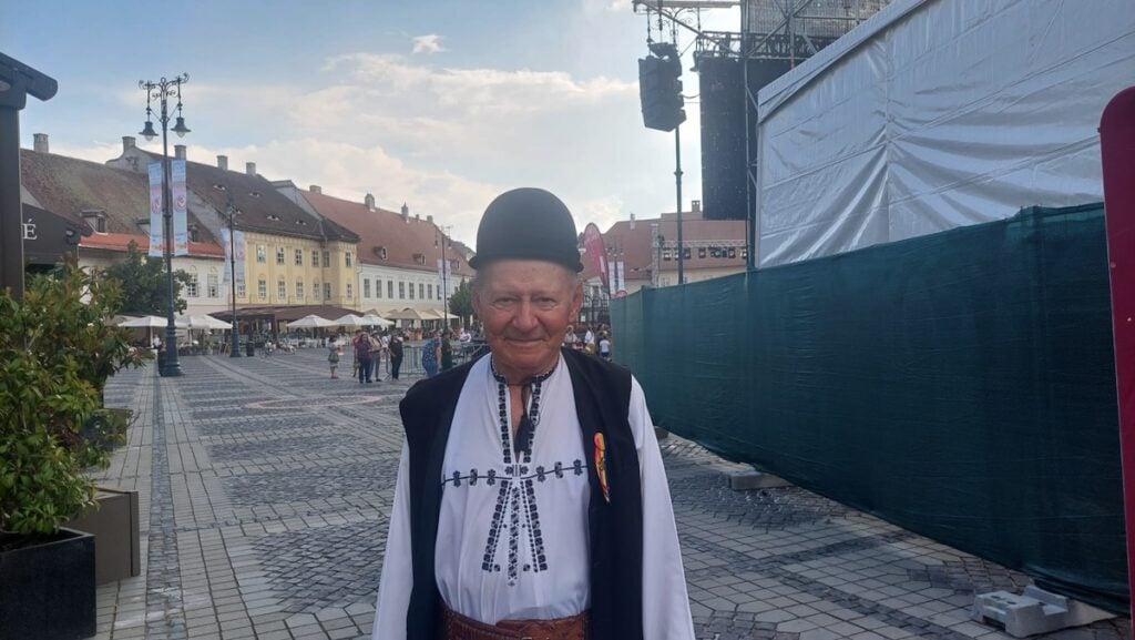 Pavel Diacon mândru de portul său
