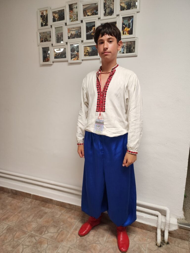 Dima are 12 ani și și-a pierdut tatăl pe frontul din Ucraina. Foto: turnulsfatului.ro
