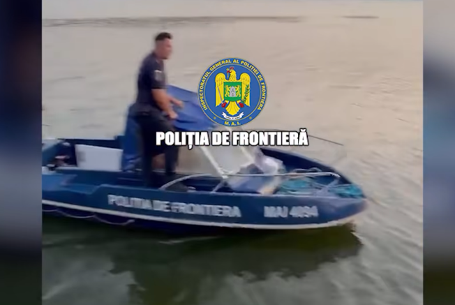 Bărbatul a adormit pe un colac, pe Dunăre. Foto: captură video Poliția de Frontieră