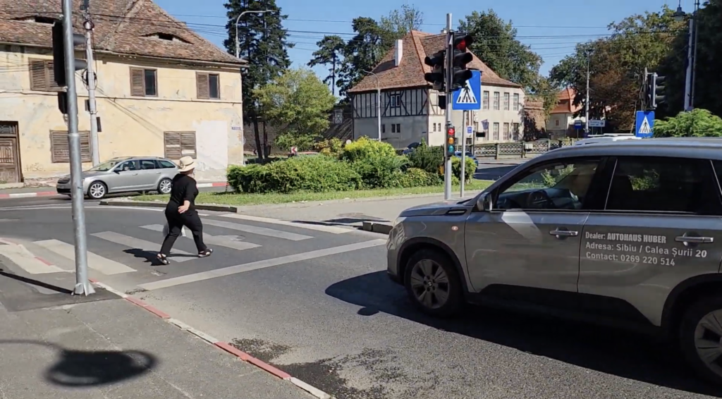 Semaforul pentru pietoni de la intersecția străzii Andrei Șaguna cu strada Dealului. Foto:turnulsfatului.ro