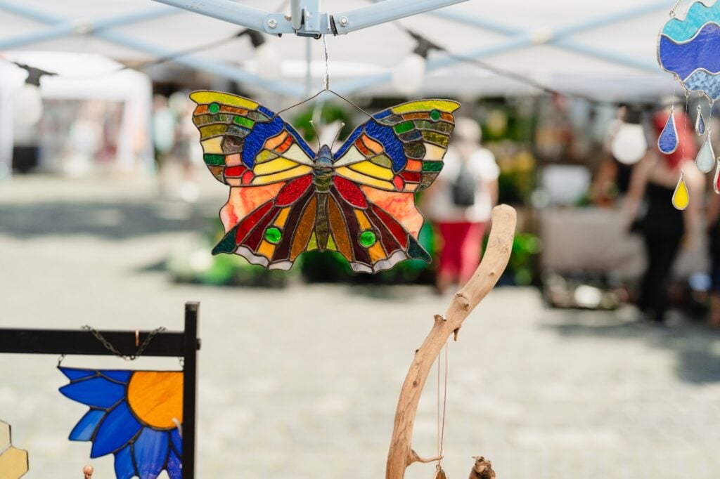 Creative Buzz, Piața Huet