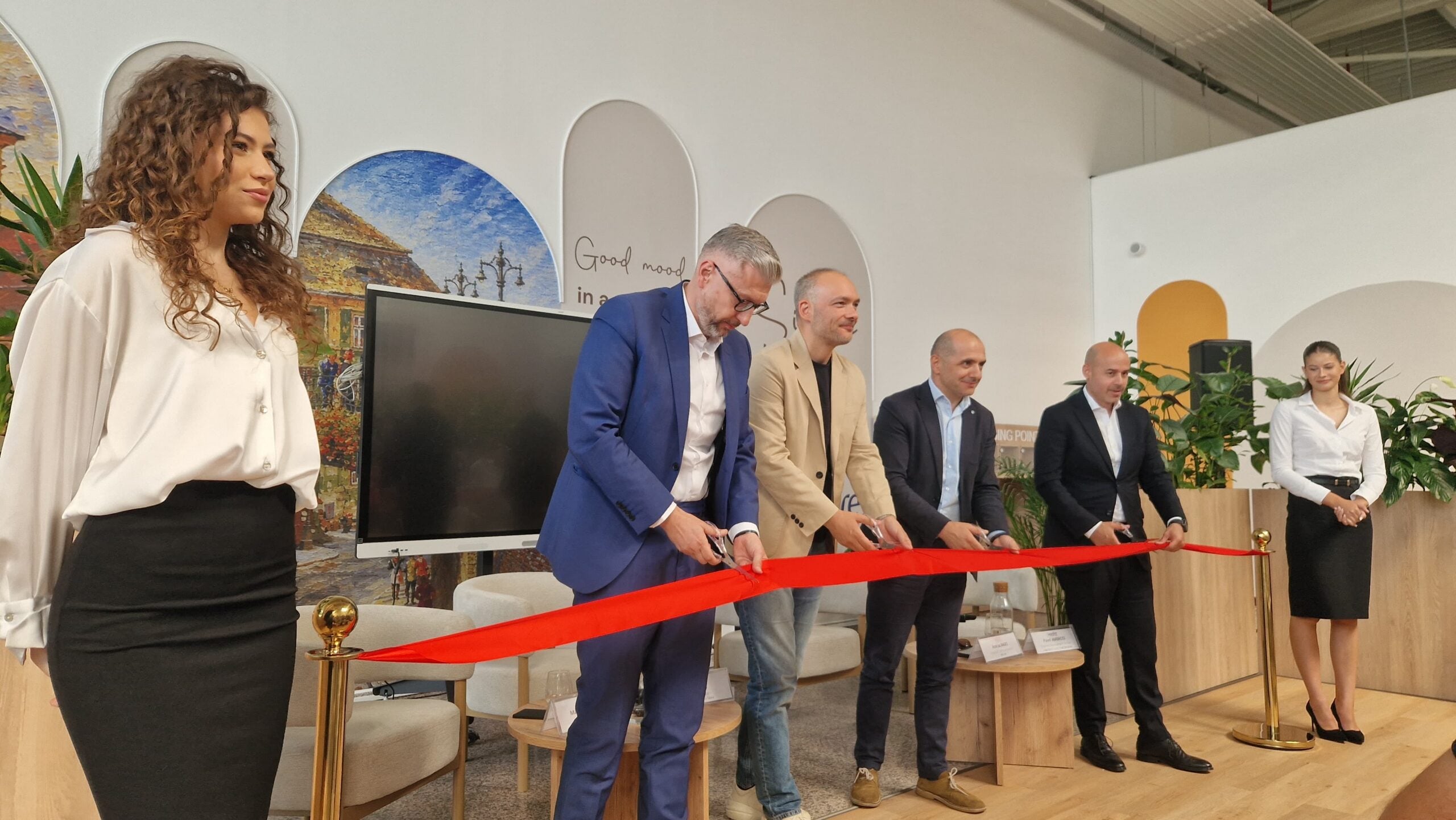 Inaugurarea noului lounge de pe Aeroportul Sibiu. Foto: Turnulsfatului.ro