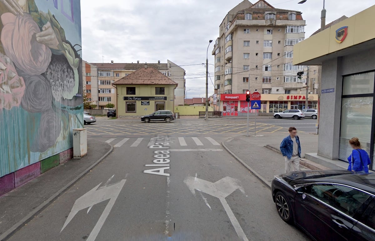 Virajul nu mai este permis la stânga, înspre centrul Sibiului. Locuitorii zonei spun că deja se formează cozi, chiar dacă traficul este încă lejer, ca urmare a vacanței școlare. Foto: Google Street View