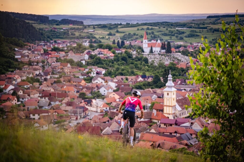 Traseele pornesc din Cisnădie și ajung, în unele cazuri, până la Rășinari. Foto: Epic Măgura Trails