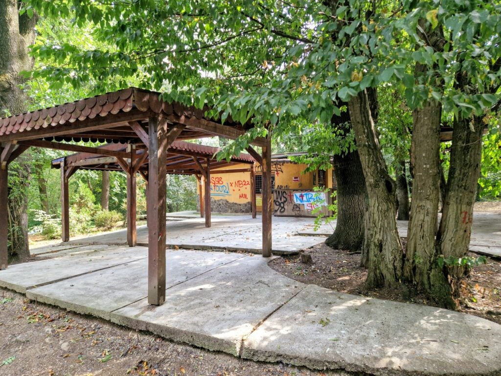 Budi Bar a fost deschis vreme de 19 ani. Foto: turnulsfatului.ro