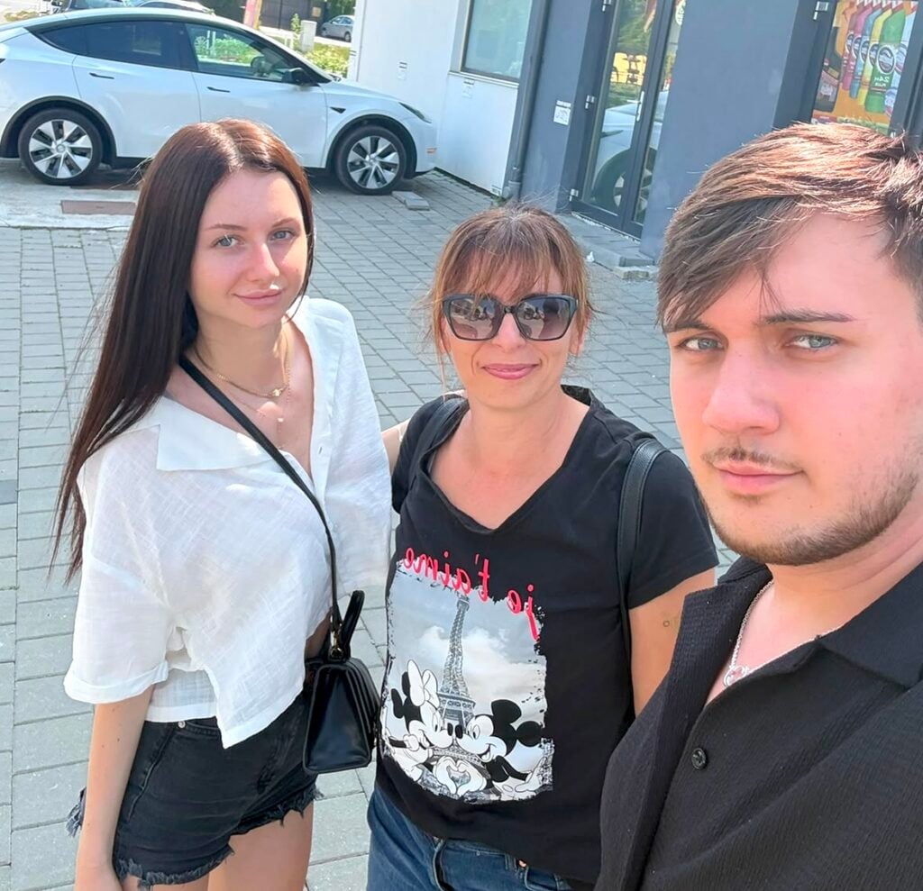 Luiza (foto stânga) și prietenul ei Răzvan (foto dreapta)