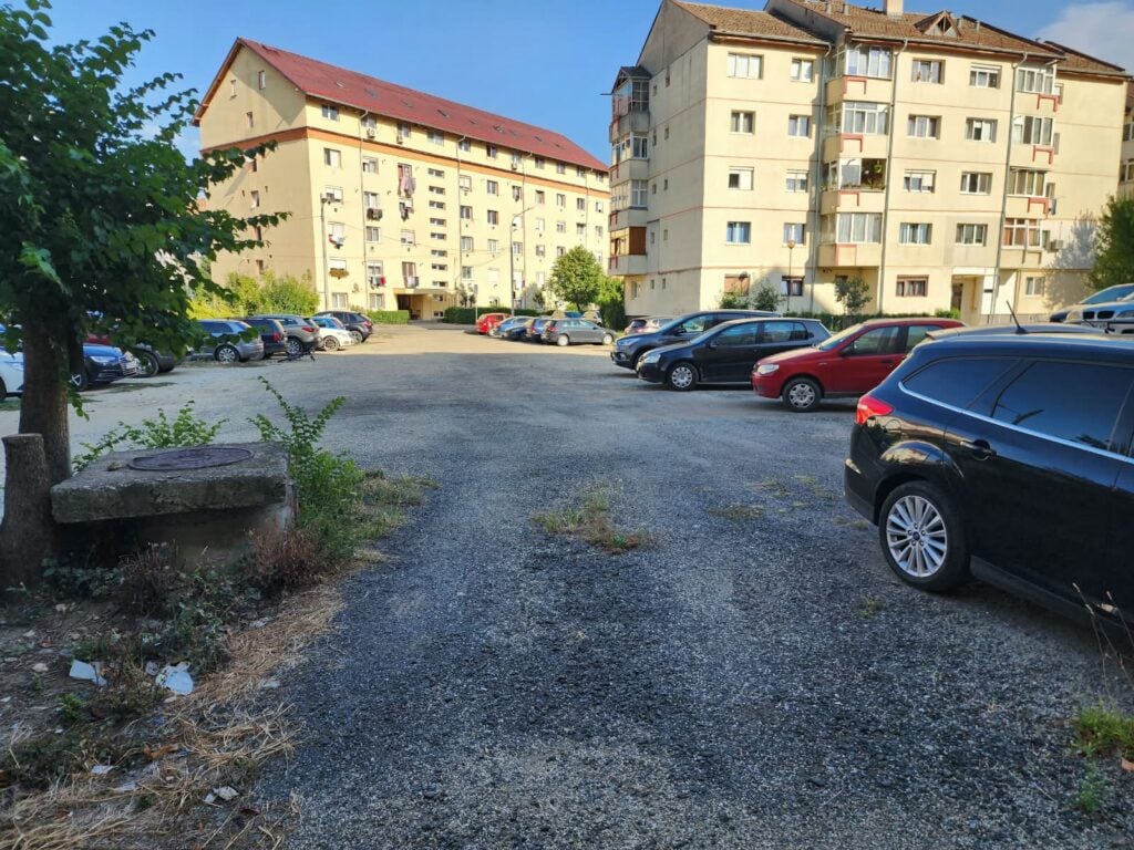 parcare intre blocuri strada lunga 103 (10)