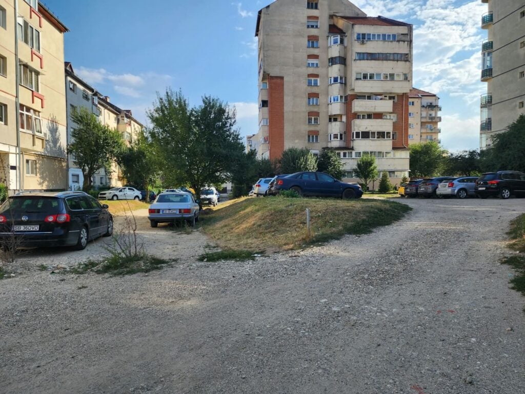 parcare intre blocuri strada lunga 103 (12)