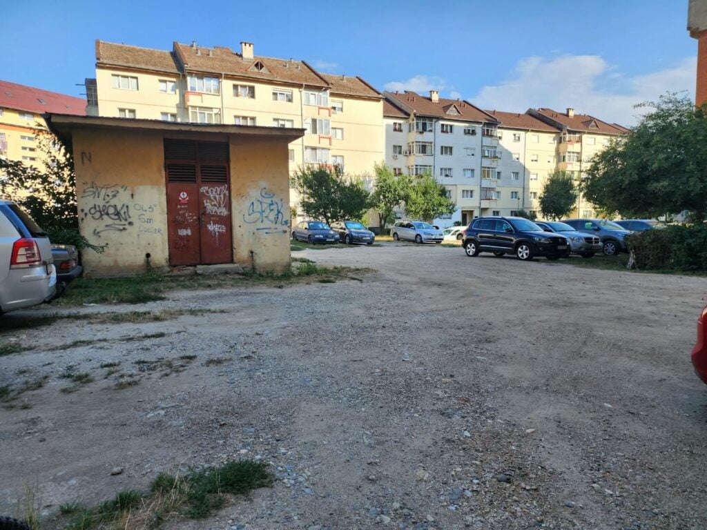 parcare intre blocuri strada lunga 103 (13)