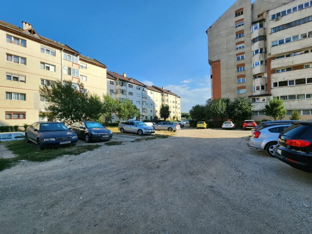 parcare intre blocuri strada lunga 103 (15)