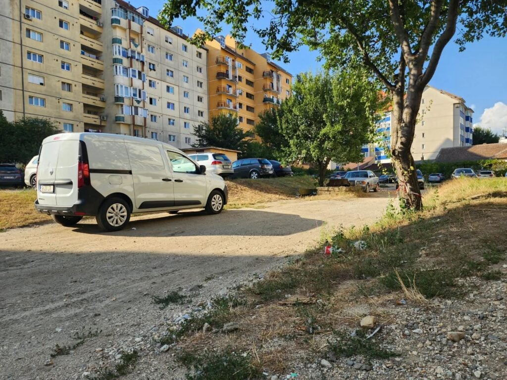 parcare intre blocuri strada lunga 103 (17)
