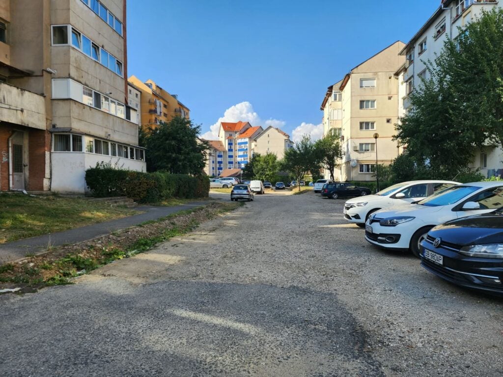 parcare intre blocuri strada lunga 103 (18)