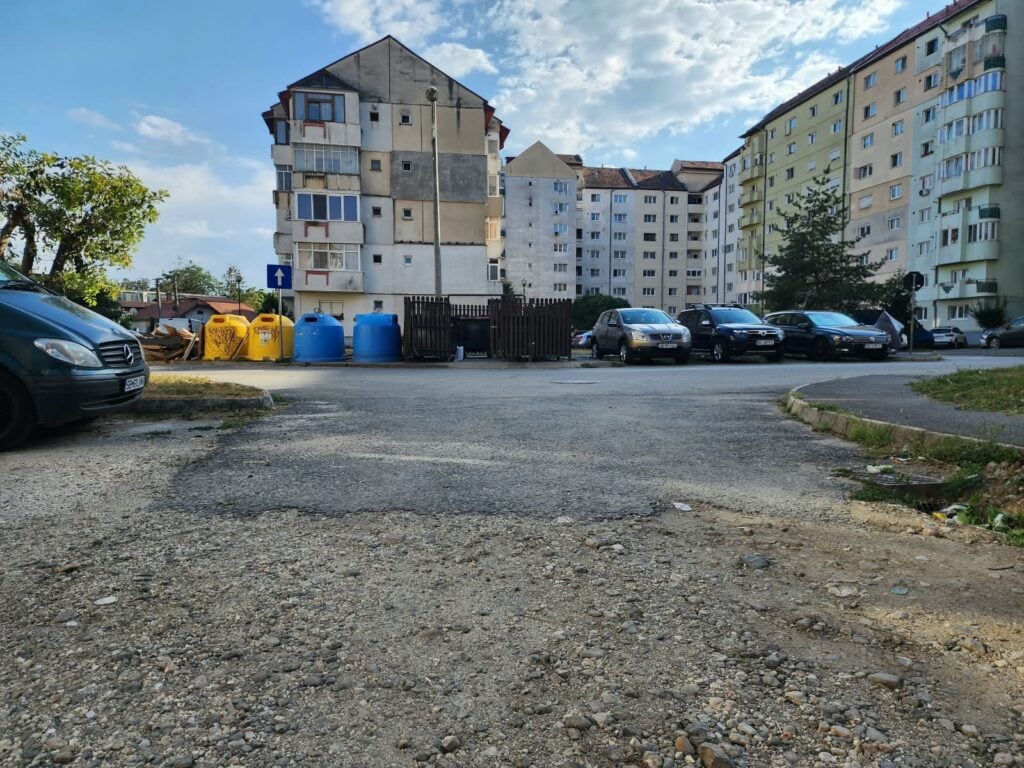 parcare intre blocuri strada lunga 103 (19)