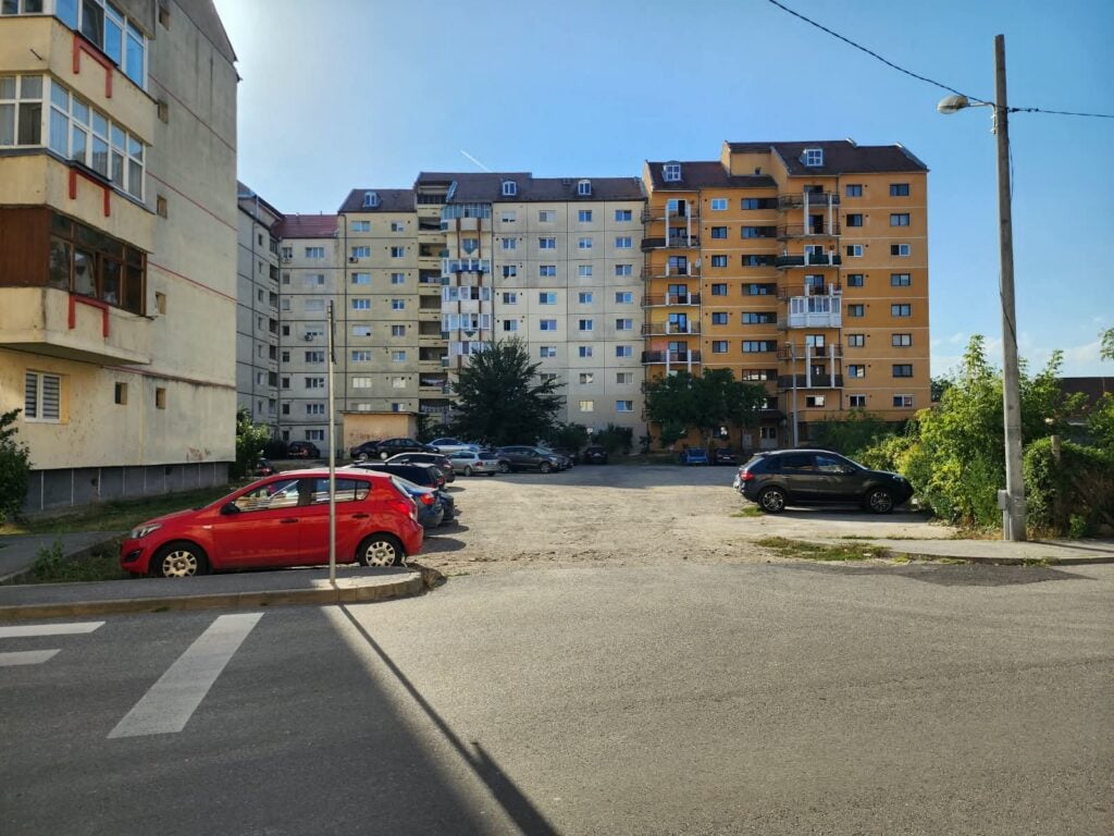 parcare intre blocuri strada lunga 103 (3)